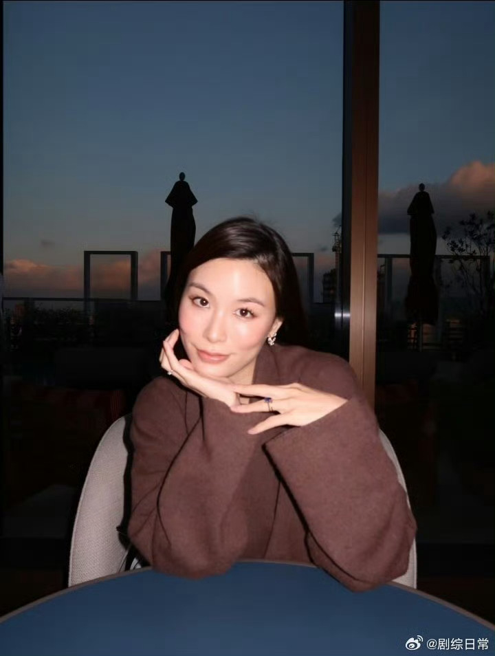 岁月悄然抚平过往伤痕，也温柔地孕育崭新希望。Bella官宣喜讯，即将迎来属于自己