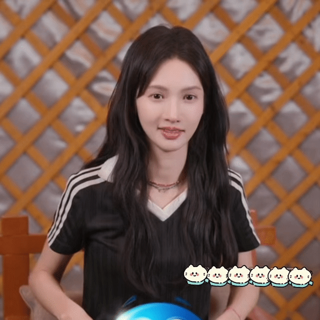 金晨[超话]金晨衣服基础穿起来就不基础 金晨走红毯好松弛！度假临时被叫去，休闲服