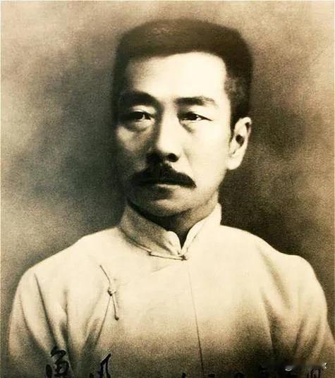刚看到鲁迅先生百年前的一句话，想来极有道理，其深刻地揭露了人性的劣根。
这段话即
