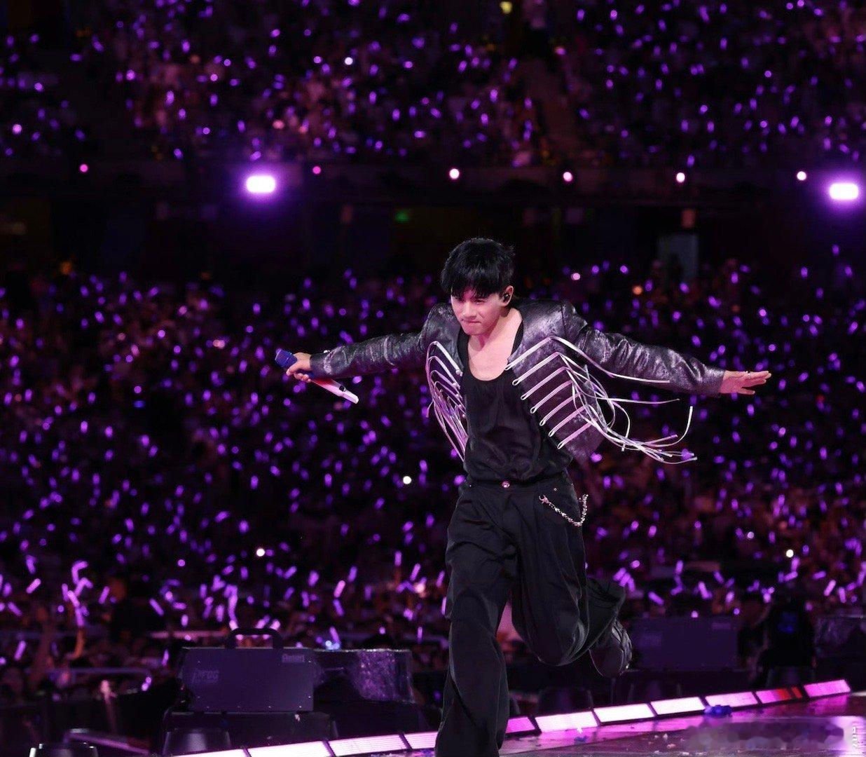 #张杰[超话]##张杰感谢所有朋友的支持和祝福#真的太喜欢哥哥了，而且我觉得在这