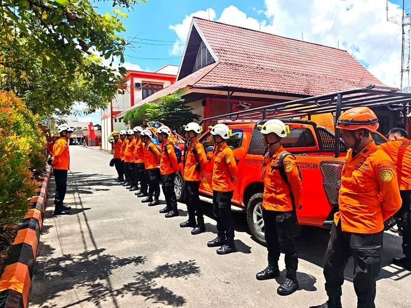 机上 8 人无一生还！印尼直升机坠毁残骸找到，搜寻仍在继续
这起事故发生在202