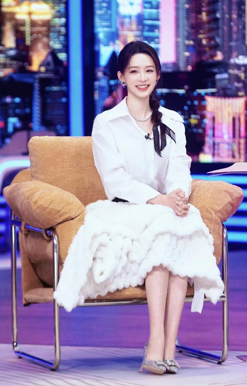 @李沁 最新～你笑起来真好看，像盛开的花儿一样[比心]