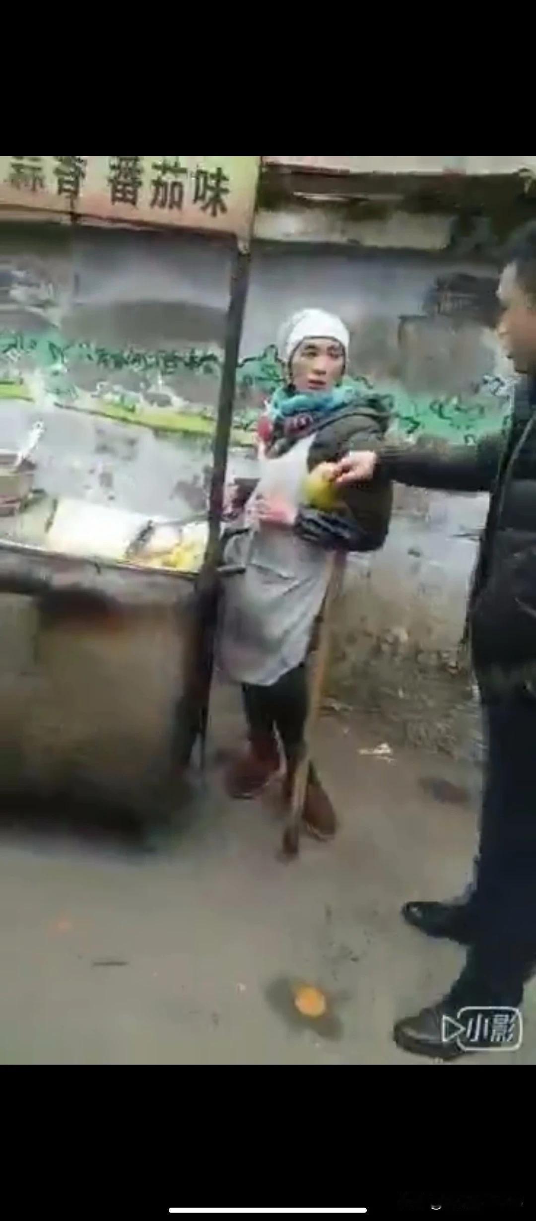 湖北咸宁城管针对残疾人暴力执法，请记住这几张丑恶的嘴脸
       在湖北咸宁