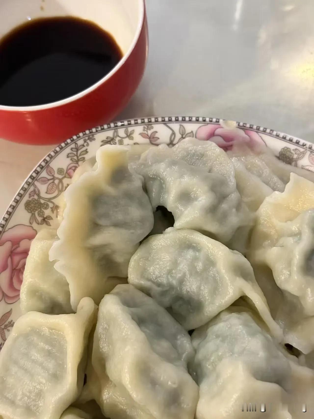 有网友让我评价一下遇见小面这个事儿。首先从法律上讲。这家小店很有可能会输，咱们指