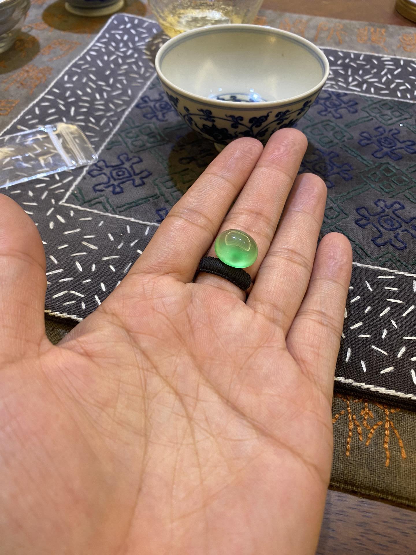 都说上善若水，有人痴迷天然美景，感慨造物之神奇。却不知，翡翠才是这世间...