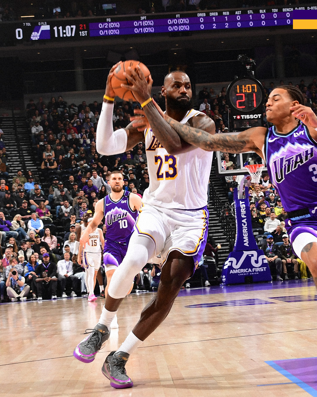 | 第一节🔚湖人3️⃣2️⃣ - 3️⃣0️⃣爵士稳住局面，暂时领先💪