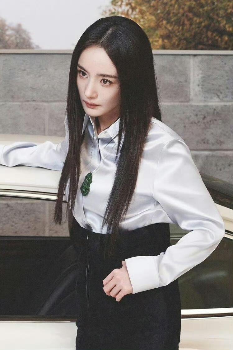 黑长直杨幂 令人过目不忘！太美了[笑]