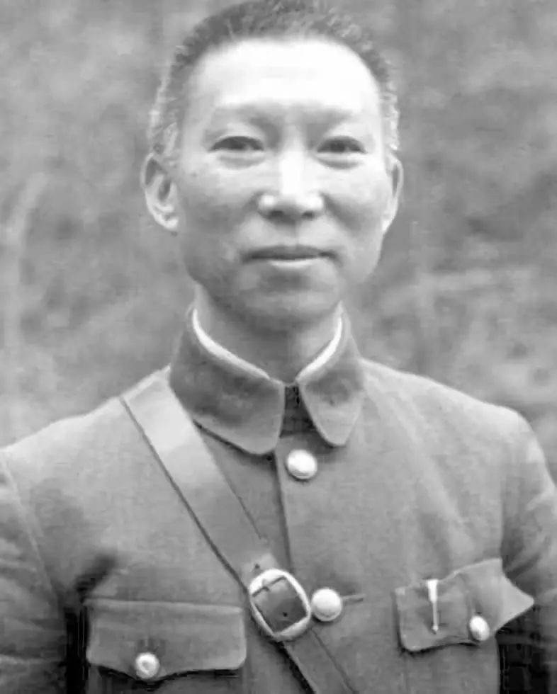 1952年，大批台湾特务包围薛岳的住宅，不经手续破门入户，翻查书信文件，还拿撬棍