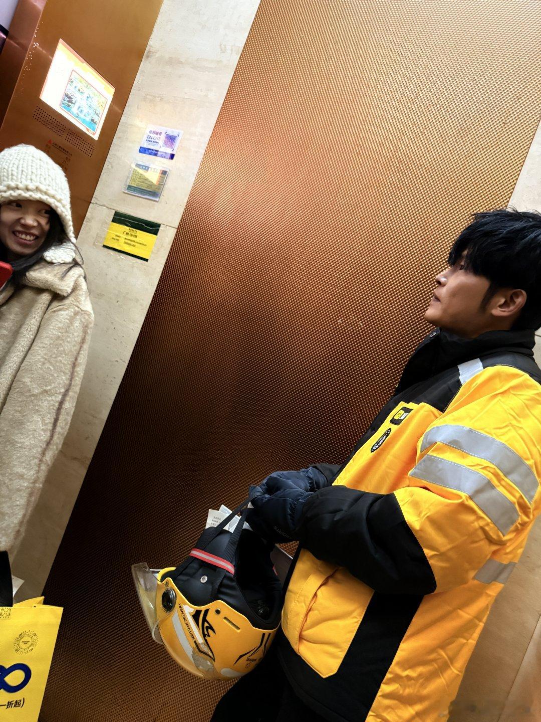 美团外卖到底请了几个杰伦 一开始还在数，后来直接放弃了。街头杰伦密度过高，真的杰