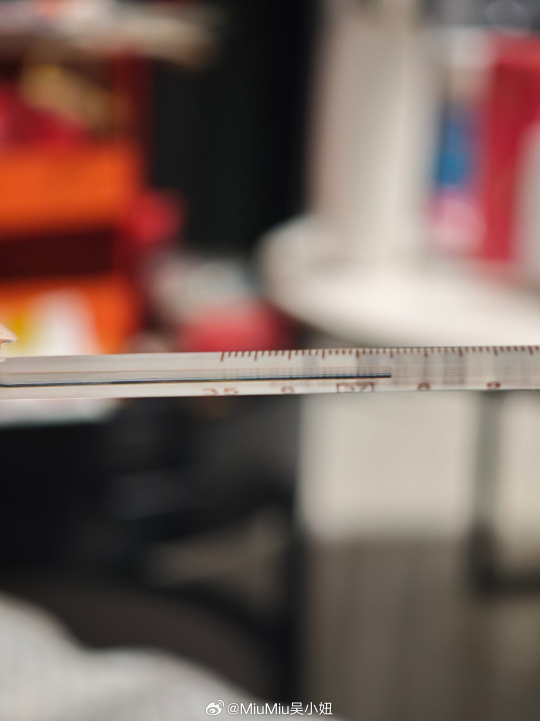 不对啊，吃了三天消炎药还有奥司他韦，还是持续低烧~得挂个急诊了