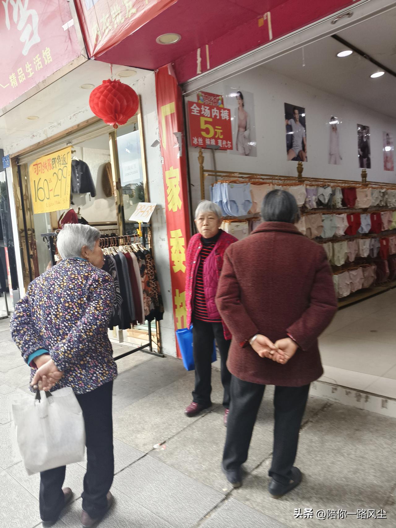 “彻底服了”！早晨七八点钟，我尚在睡梦中，突然听见从楼下茶馆传来争吵声：就是不得