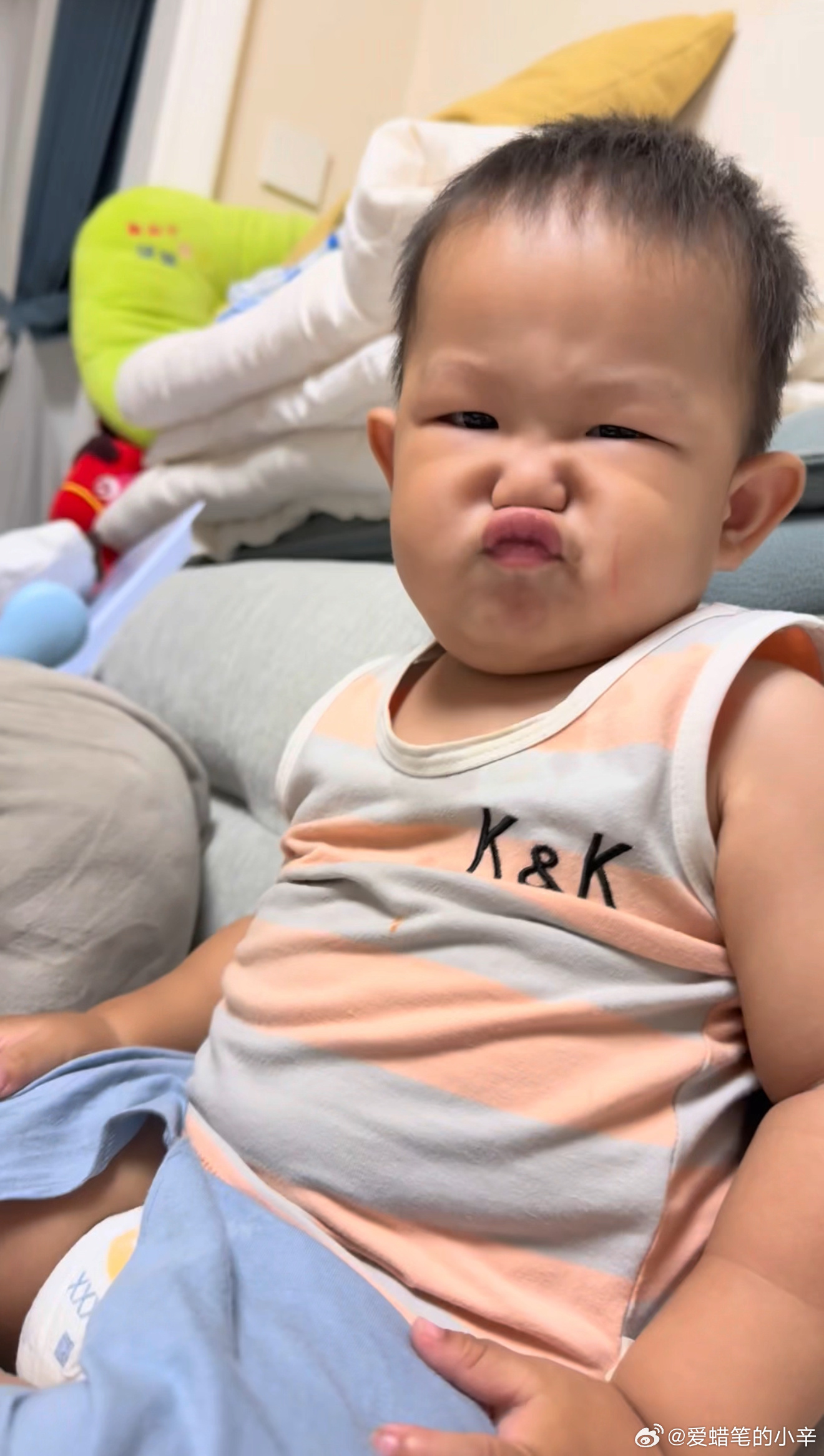 哈哈哈小宝最近刚学会的用啾啾嘴表达不满 