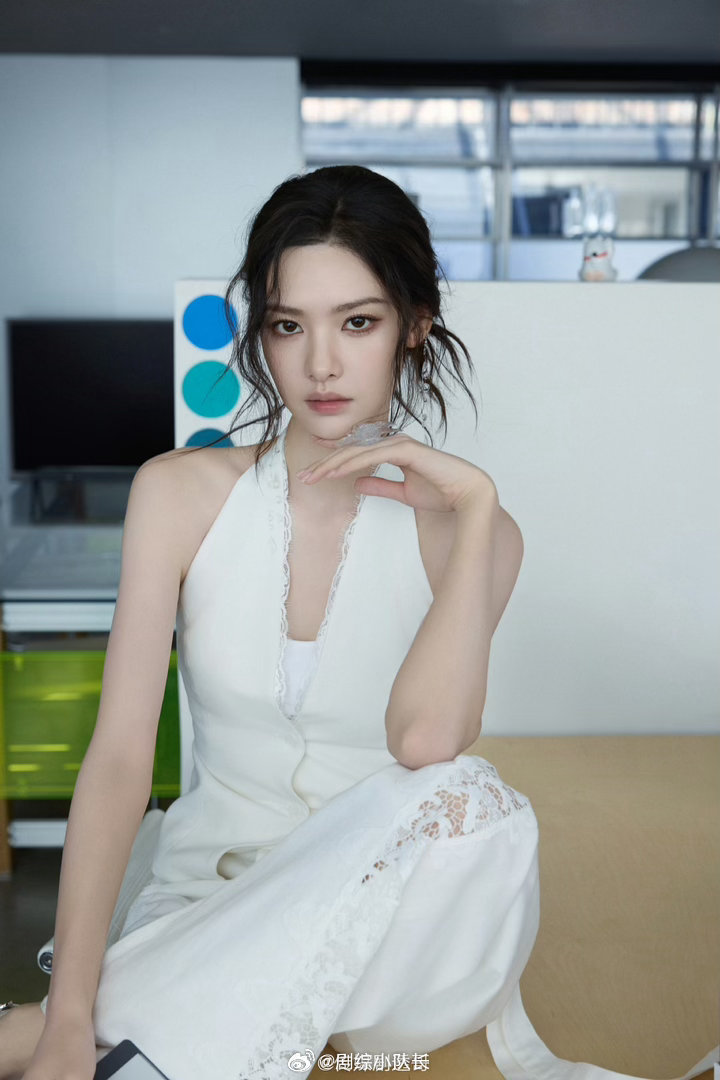 张艺上游着来参加浪姐张艺上浪姐不走寻常路 别人参加浪姐是走流程入场，张艺上是直接