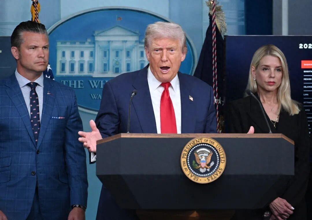 美国欠联合国15亿美元，特朗普却向中俄索要10亿“入会费”，自封“终身主席”组建