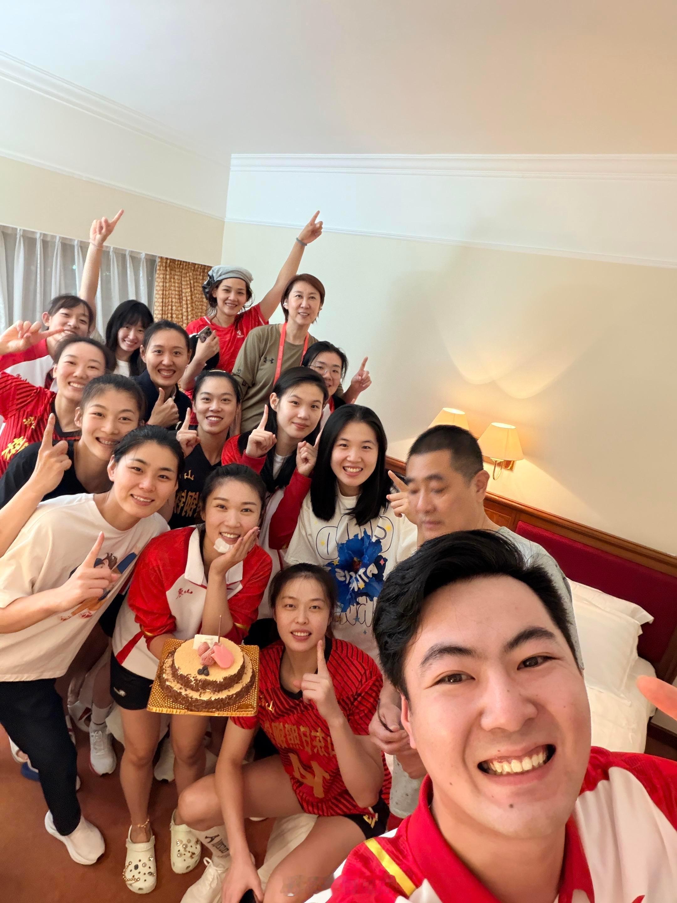 王梦洁30岁生日更新社交媒体账号：“不破不立，三十而已～”。 