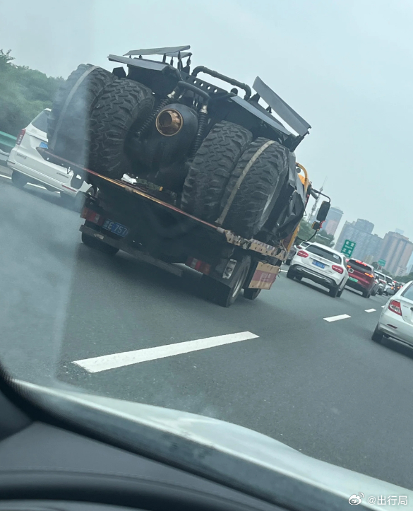 这是蝙蝠侠来了？[泪奔] ​​​