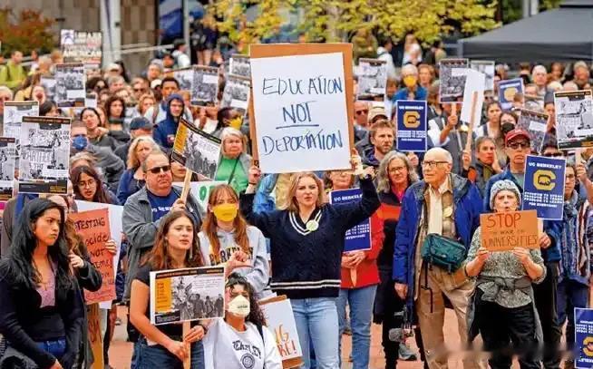 美国签证大扫荡！5500万外籍人员被审查！签证危机 特朗普排外 学生签证风暴
 