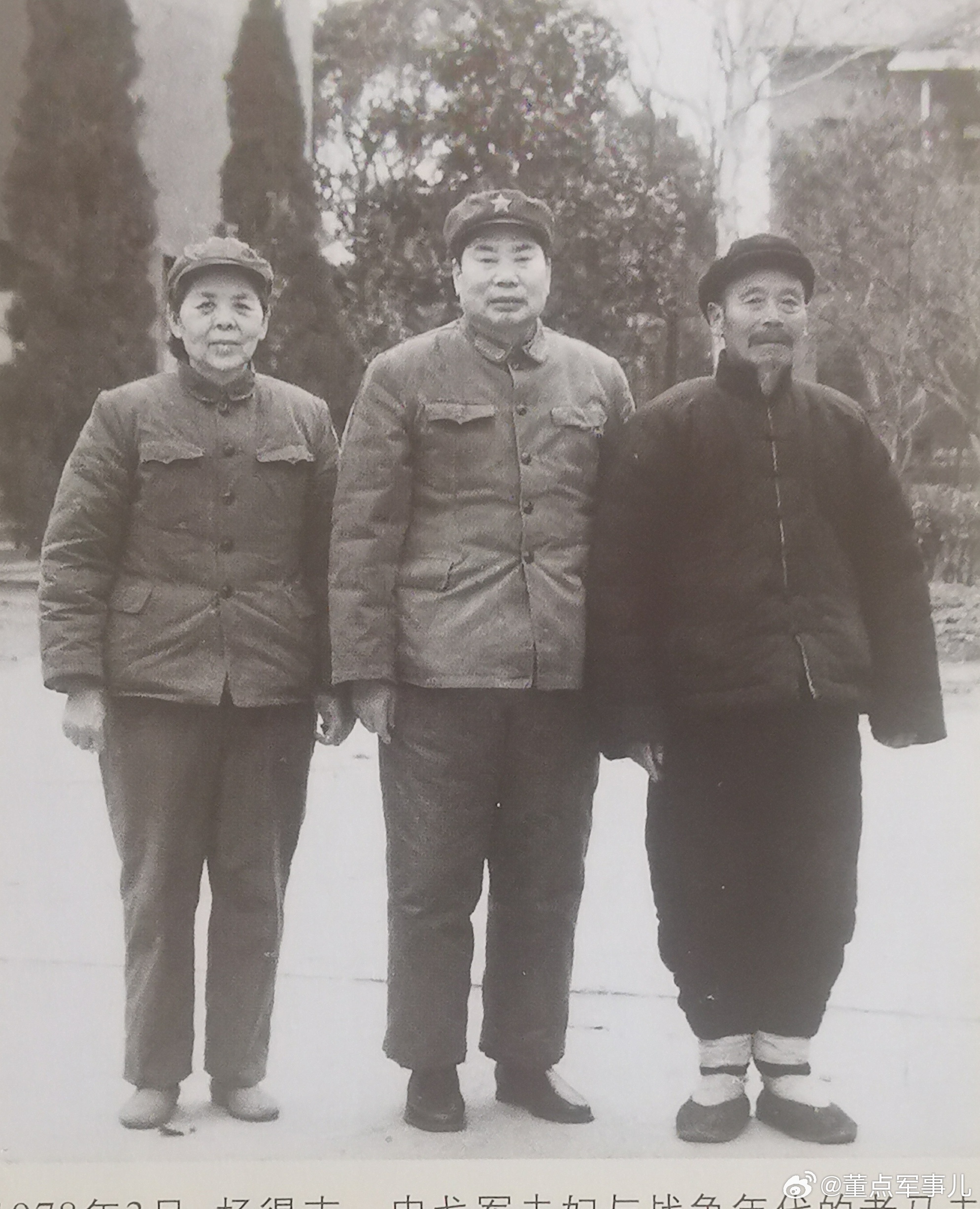 时任武汉军区司令员的老将军， 是一位非常念旧的人。当他得知战争年代的老马夫，想来