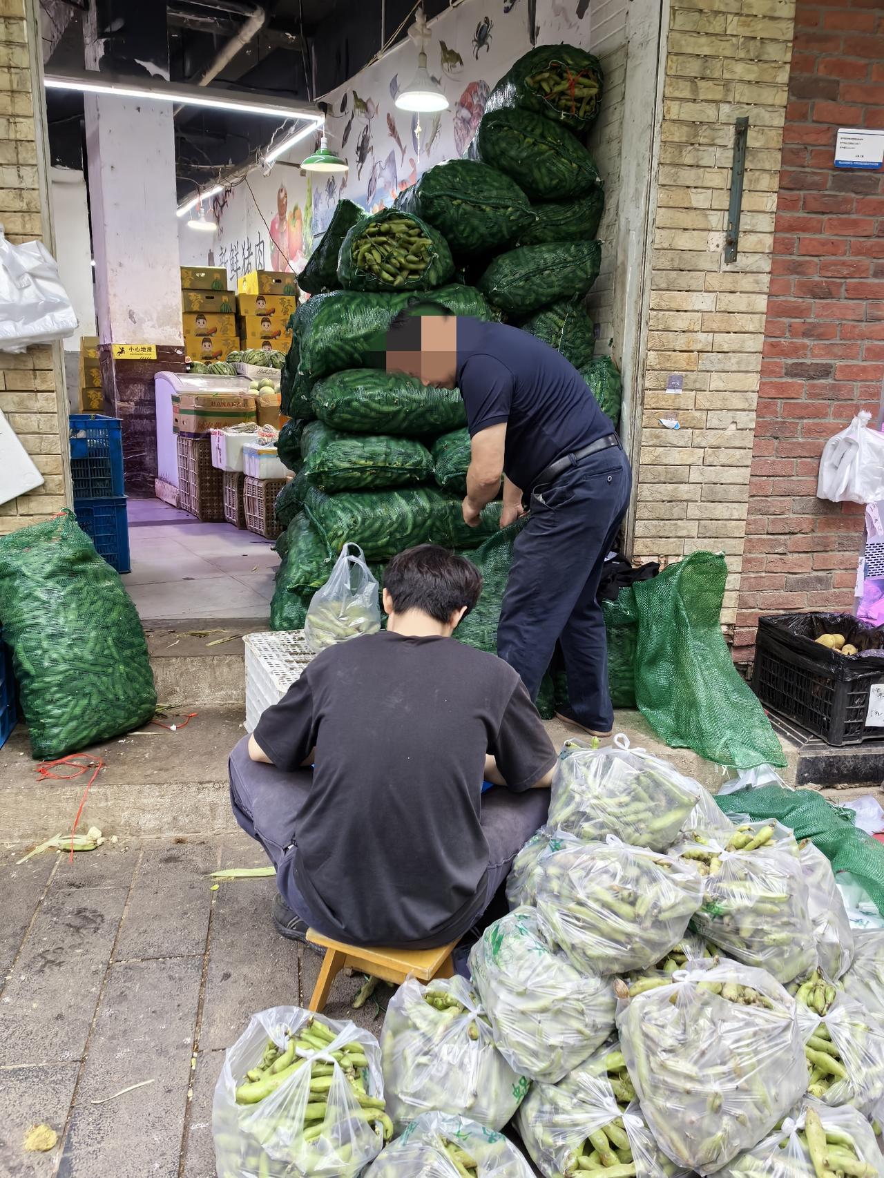 宁波这两天大量上市的时令菜，赶紧去买
      今天去买菜，看到蔬菜店门口堆满