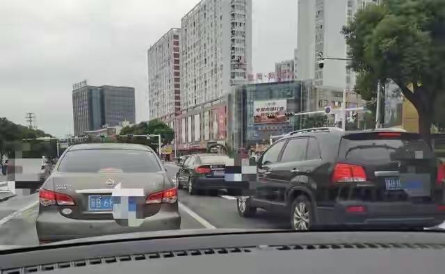【江阴大桥被苏B“攻陷”！一只蟹黄汤包，让靖江国庆彻底火了】

国庆的江阴大桥，
