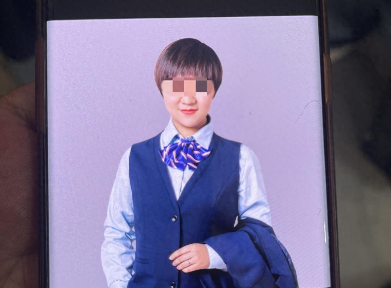 36岁银行女经理和丈夫先后自杀，留下两个年幼的女儿，可悲可叹，可怜可恨。
 
女