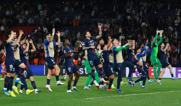 随着大巴黎今晨主场击败利物浦，外界对于这支球队能否成为继皇家马德里后又一支连续卫