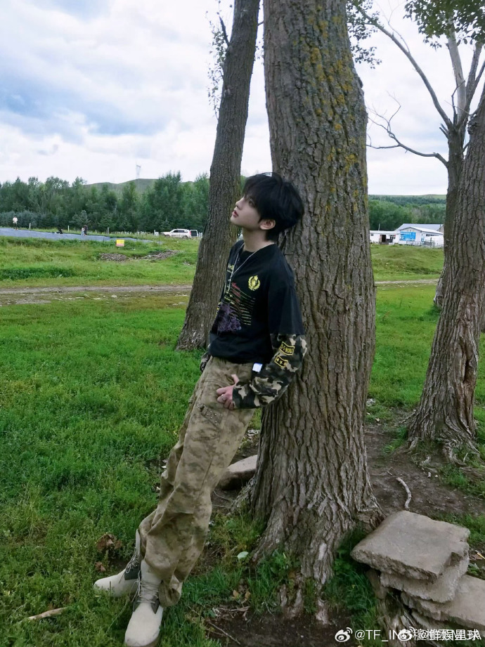 收藏山野里的少年碎片，穆祉丞山野拍立得大片，清风与少年，皆是人间美好风景穆祉丞山