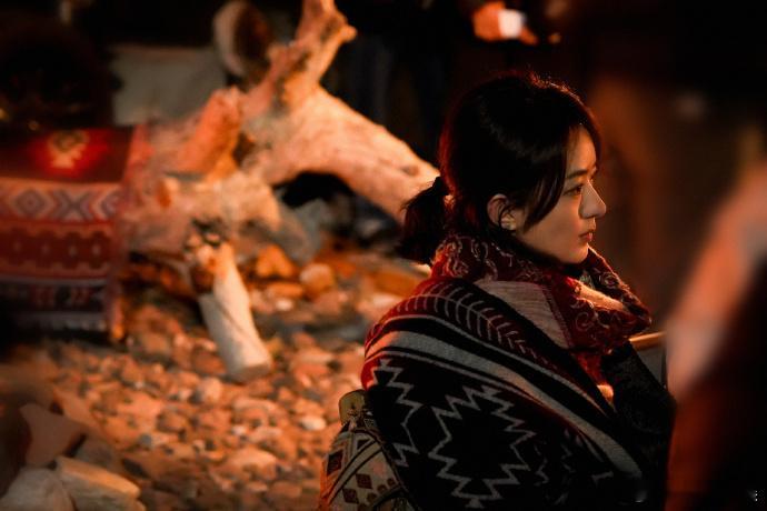 #赵丽颖夜光侧颜##赵丽颖每天都有新物料#赵丽颖的粉丝享受着每日新物料带来的快乐