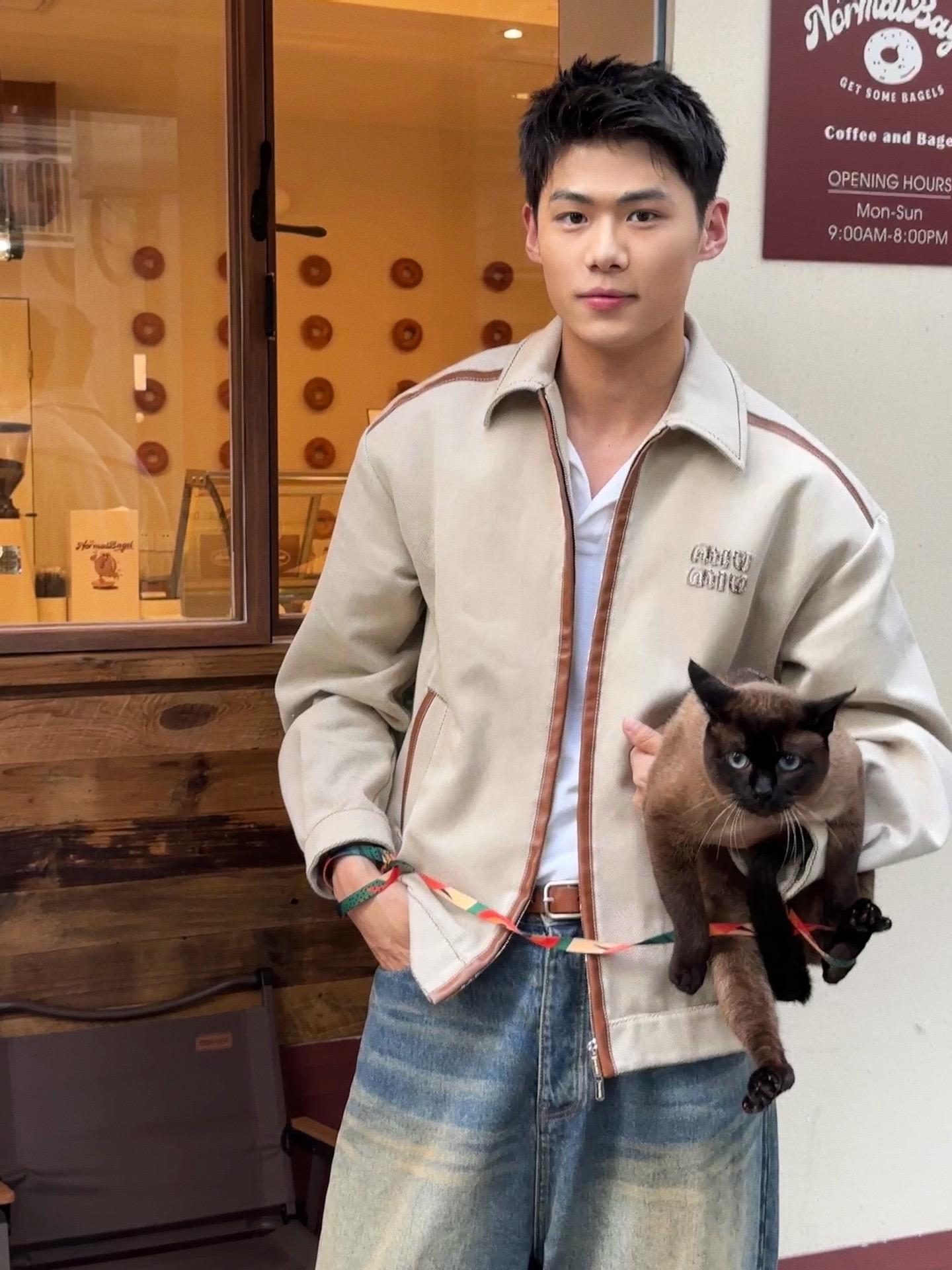 带着小狗🐱出门咯！！天气越来越好 真的很爱出门 今天带只小狗溜达 看...