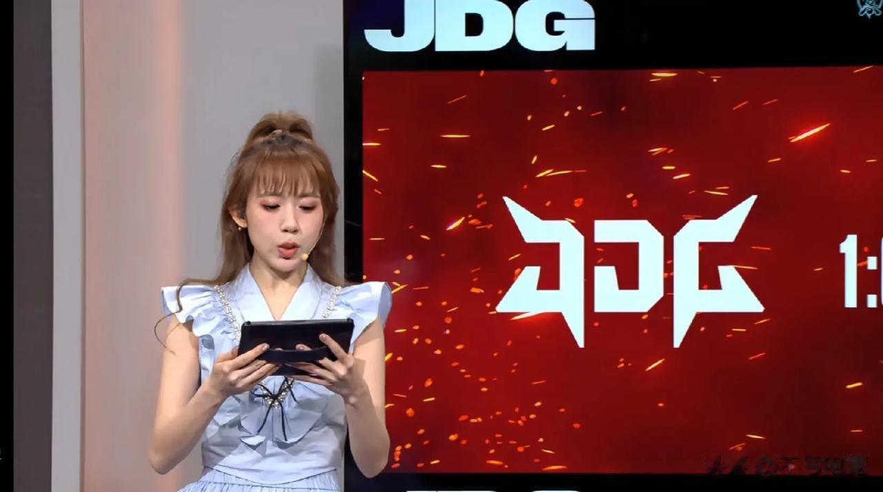 JDG的团战美如画，大龙团一波0换四，直接锁定胜局，主要还是和双方选择的阵容有关