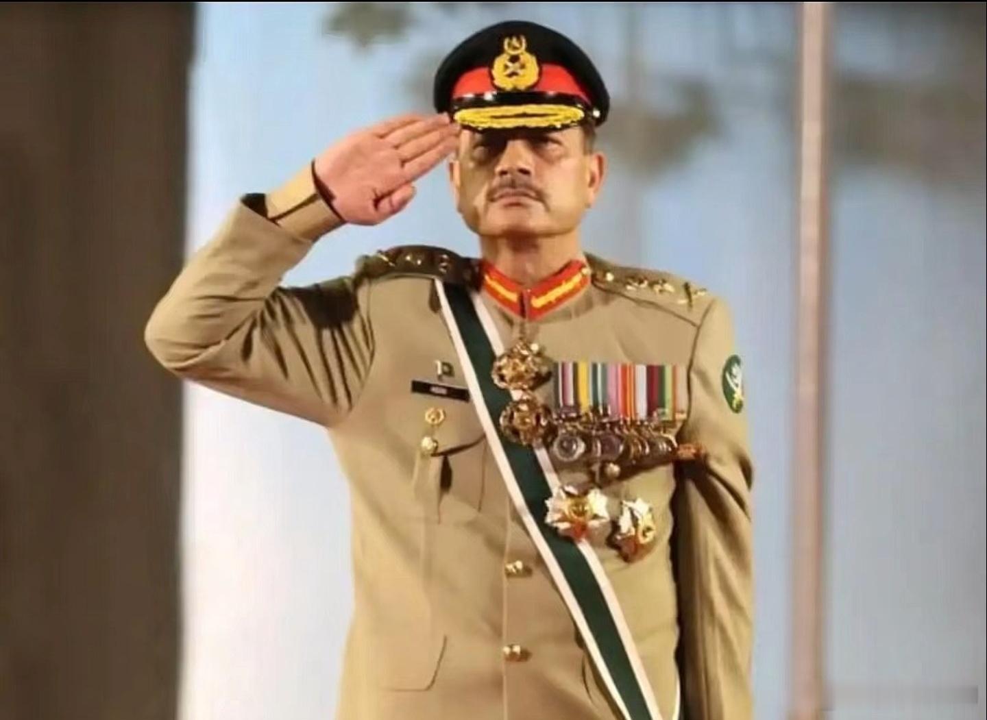 巴基斯坦参议院通过法案，赋予陆军元帅、陆军参谋长穆尼尔终身法律豁免权，并赋予他实