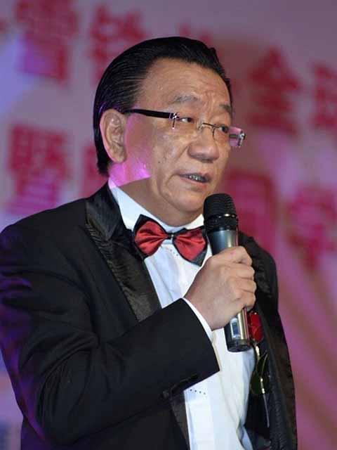 相声演员，侯耀华，在一次活动中，笑谈，有人想把我弄下去，你弄的下去吗，我师爷是马