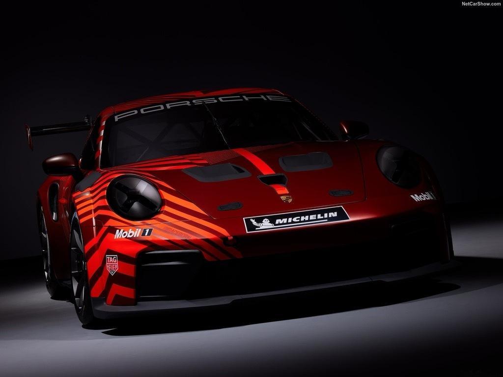 新款911 GT3 R和Cup一起亮相新款GT3 R代号992.1，新款911 