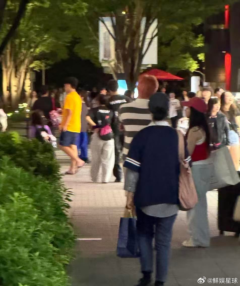 大阪偶遇炎亚纶大阪偶遇炎亚纶！网友大阪偶遇炎亚纶