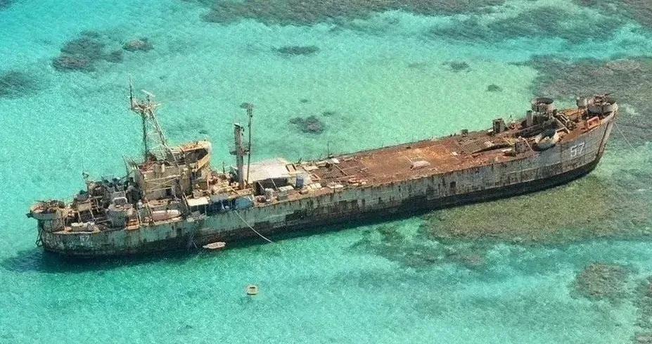 说实话24年前就应该第一时间派军舰将搁浅船只拖走或者击沉，自古以来收复领土哪有不