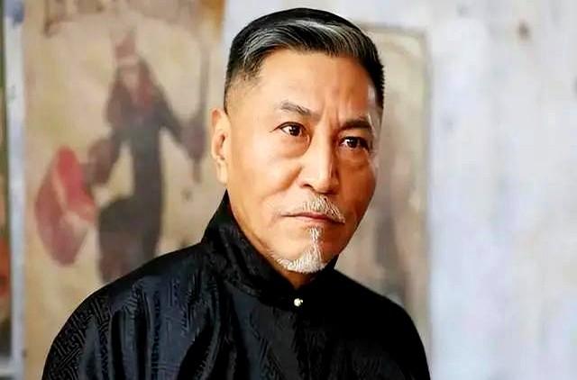 李安拍《色戒》，指名要他。谁都不知道，这人竟是老戏骨牛犇的儿子。

王侃6岁登台