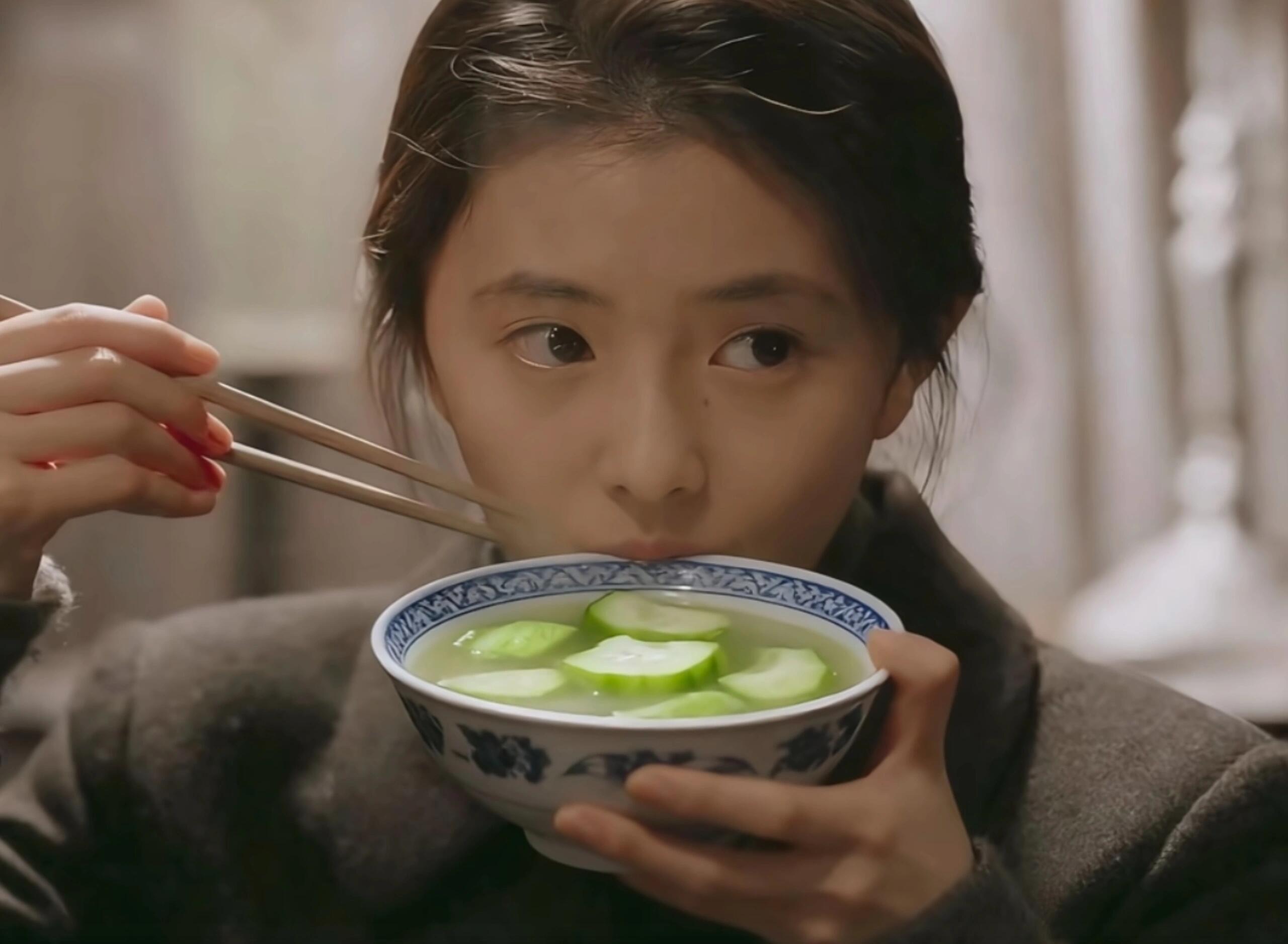 郑恺刘浩存邱泽新片让人头皮发麻【刘浩存】小猫也需要降火吗 