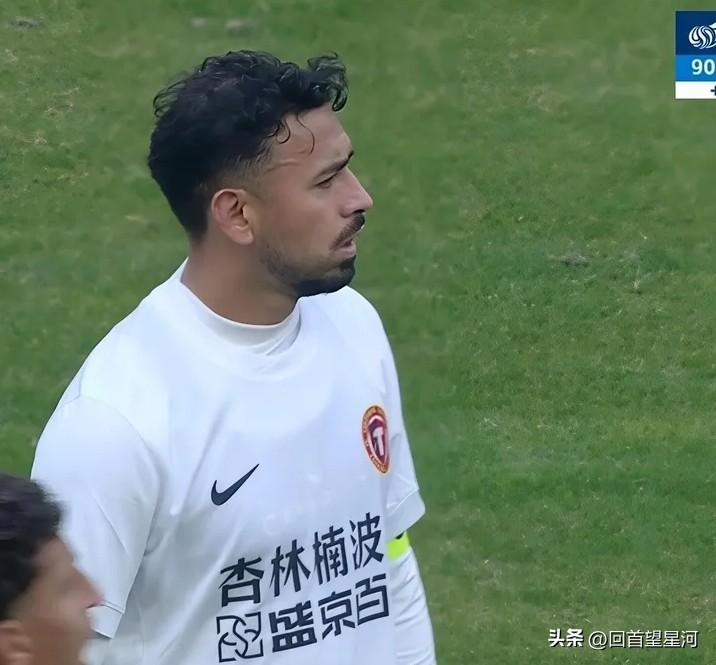 辽宁铁人今年留下费利佩现在看并不是一个恰当的选择，费利佩在中甲打后腰的表现就是毁