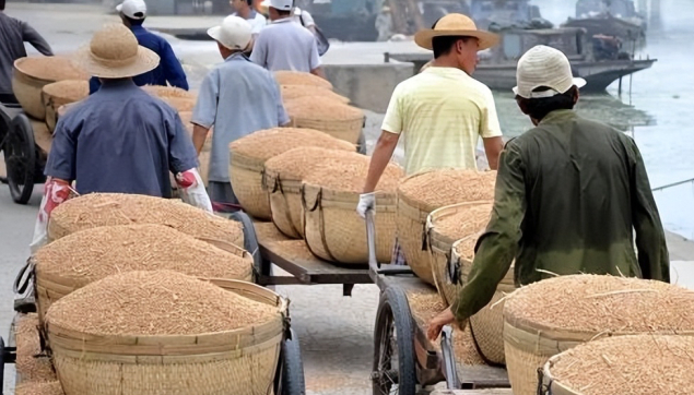 1000元，在现在人眼中是一个怎样的概念呢？年青人请客聚餐估计也就2顿多点稍微开
