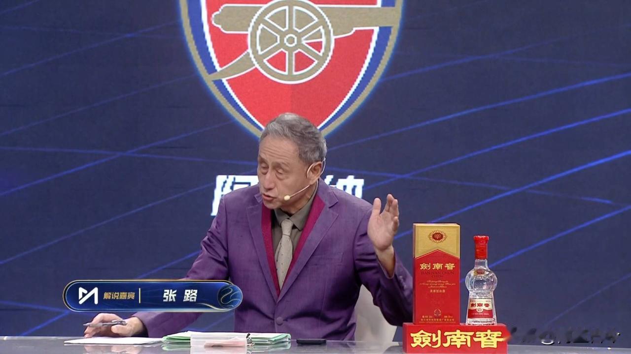 技战术水平：欧冠＞英超，但观赛热度：英超＞欧冠，而且是远大于，所以都是独播，咪咕