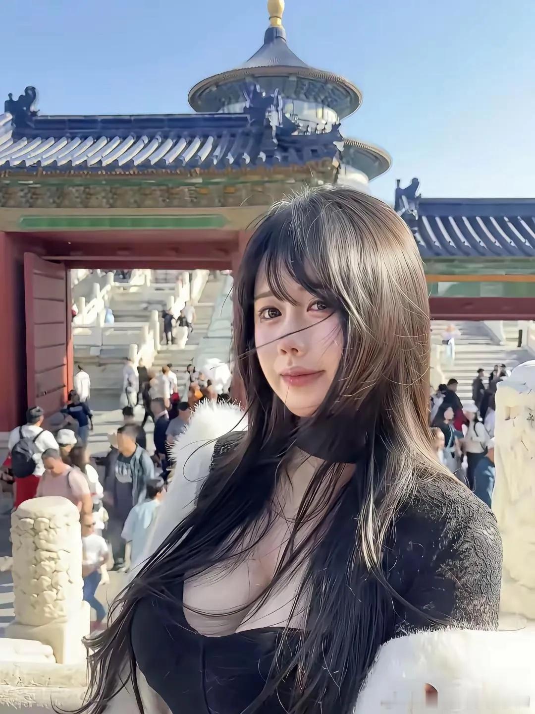 这张天坛氛围感大片氛围感拉满，超出片✨古典红墙蓝瓦古建筑做背景，新旧风格碰撞极具