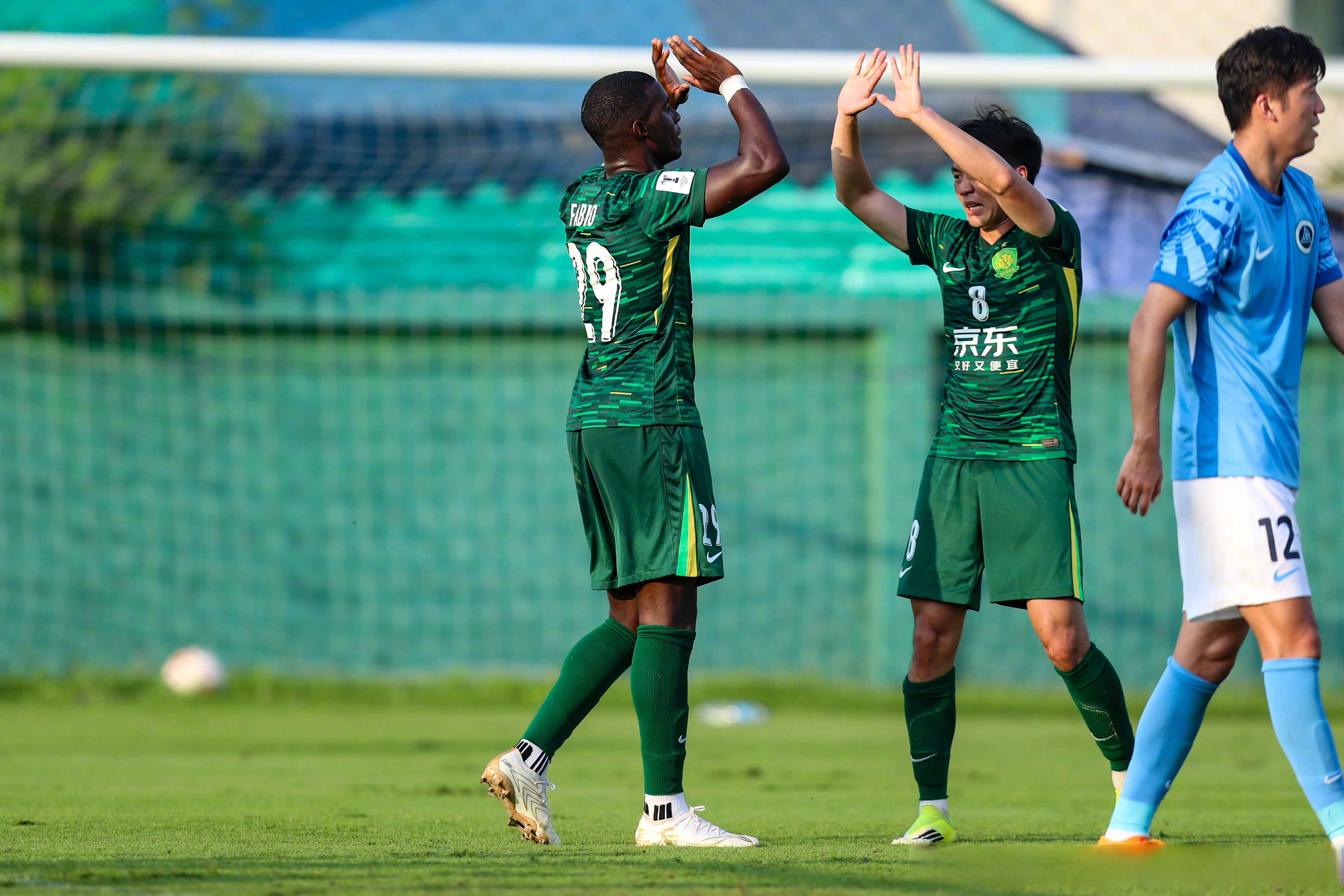 3-2，球队与对手这场球踢完，结果本身可能不是唯一焦点。比赛过程里，球队在边路突
