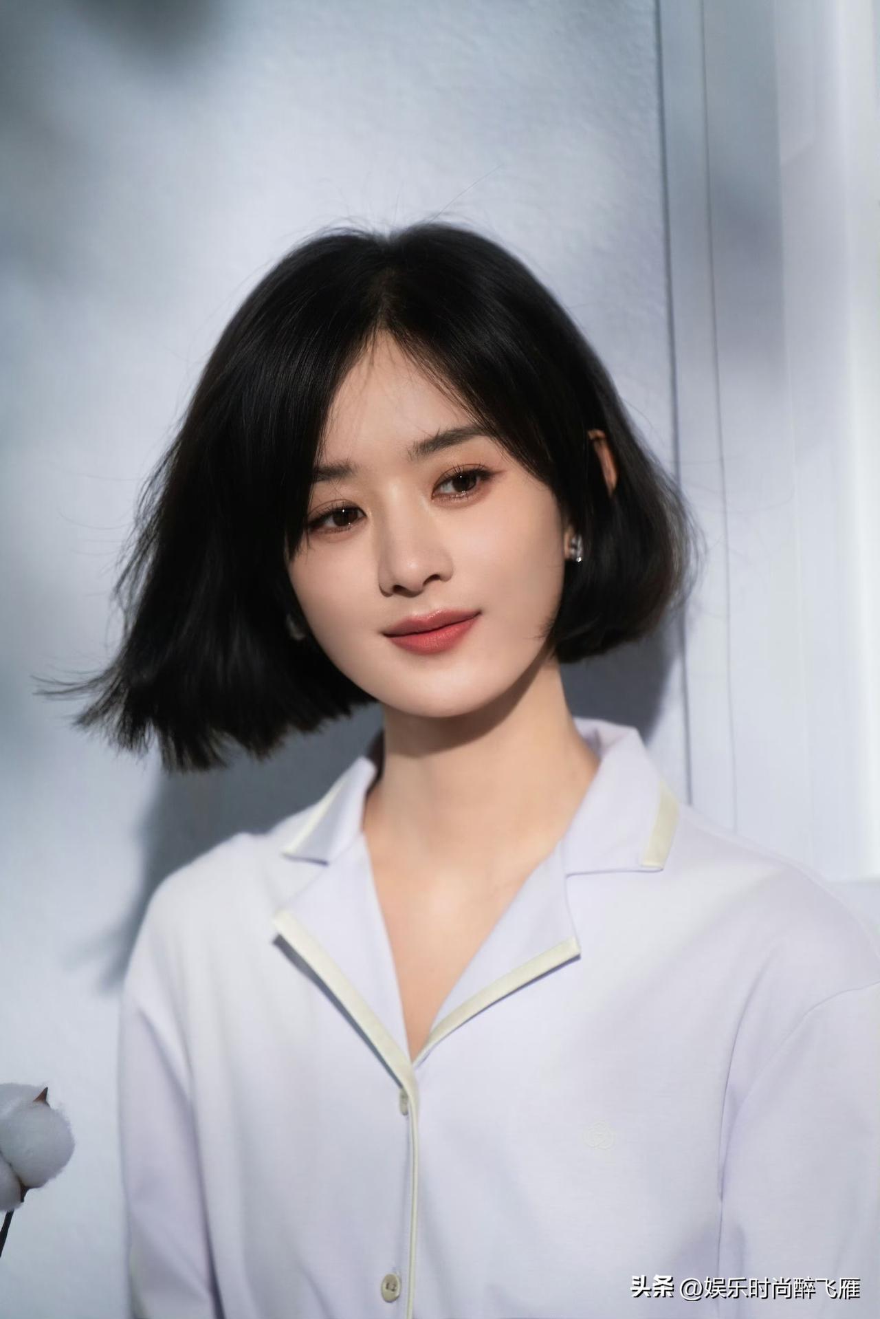 [心]想你，想你，是风轻轻掠过眉弯，也是白云悄悄漫过青山，也是你的时光，温柔了我