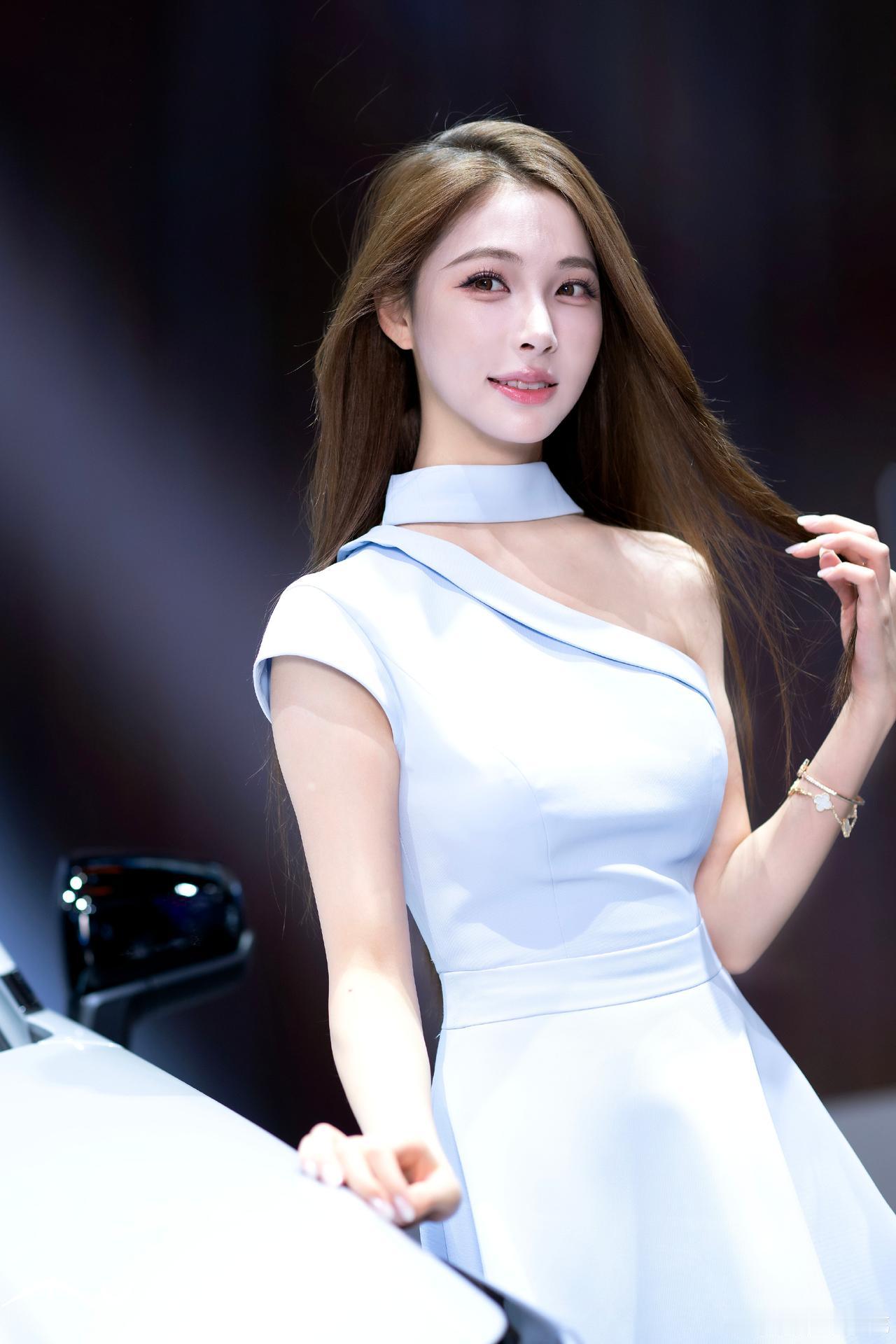 记录我的2026美女车模穿搭写真