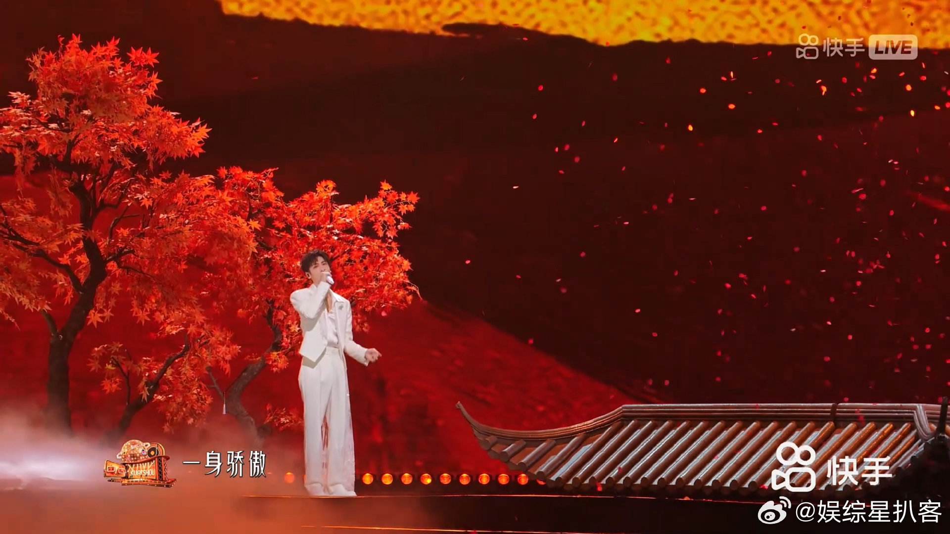 罗云熙超级夏晚连唱三首罗云熙台风好稳罗云熙清雅贵公子造型罗云熙超级夏晚连唱三首也