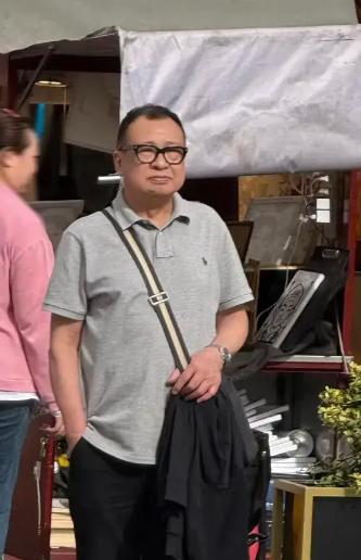 我朋友在广州偶遇过欢喜哥许绍雄，

她跟我说了一句意想不到的话，

说欢喜哥许绍