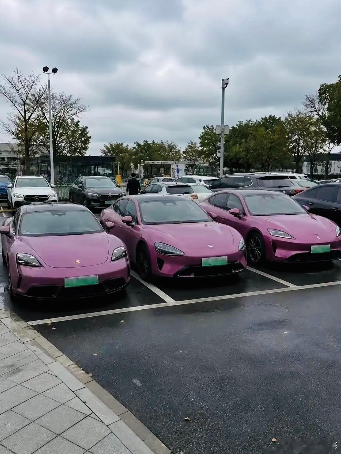 尴尬不另外两个车主