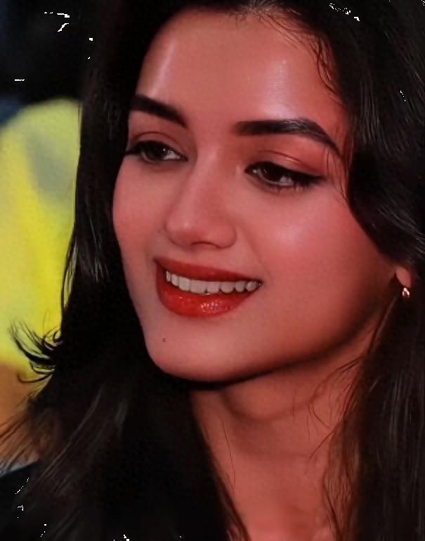 印度女演员活动中被多人包围猥亵 12月18日，印度知名模特兼演员妮迪·阿格瓦尔在