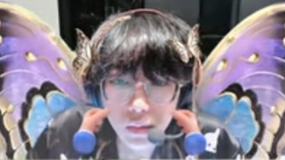 你zzgg配这个雷霆炫彩紫色大蝴蝶翅膀也是别有一番风味啊！