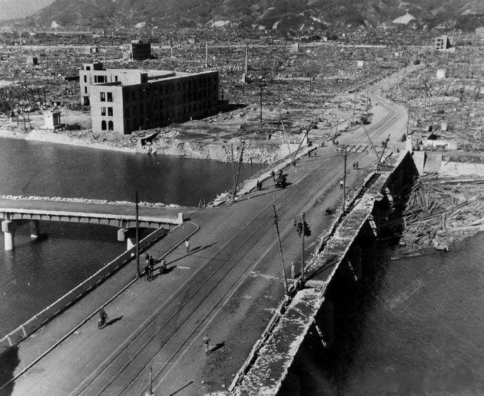 1945年被原子弹轰炸后的日本广岛 
